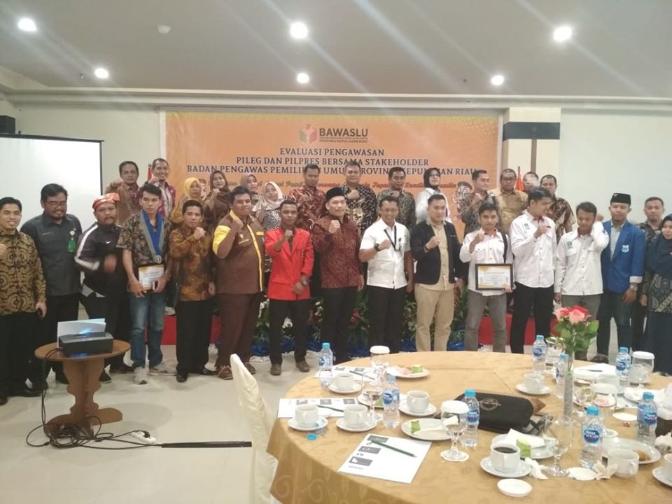 Bawaslu Kabupaten Karimun Beserta Kader Partisipatif Menghadiri Kegiatan Evaluasi Pengawasan Pileg dan Pilpres Bersama Stakeholder