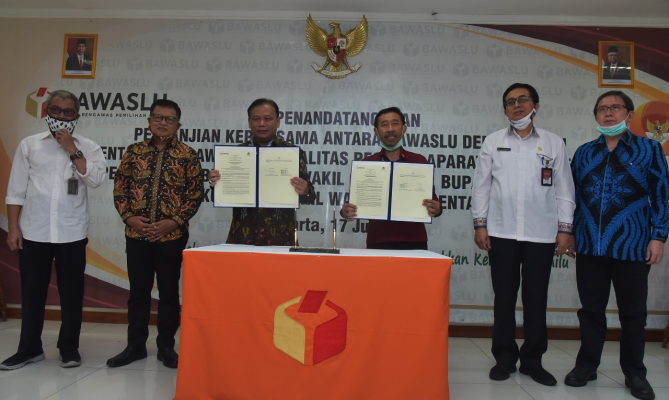 Bawaslu Karimun Ikuti Vidcon Penandatanganan Perjanjian Kerja Sama Bawaslu dan KASN