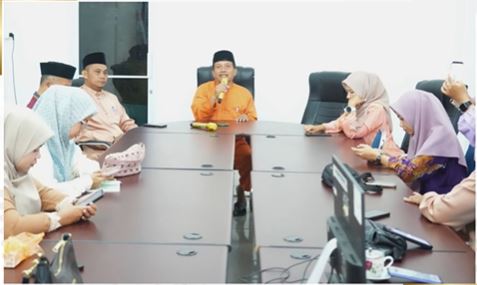 Tasyakuran dan Doa Bersama dalam rangka Isra Mi’raj di dalam ruang rapat Bawaslu Kabupaten Karimun