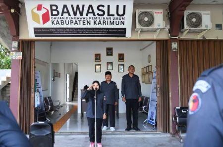 Teguhkan Komitmen, Bawaslu Kabupaten Karimun Awali Pekan dengan Apel Kedisiplinan