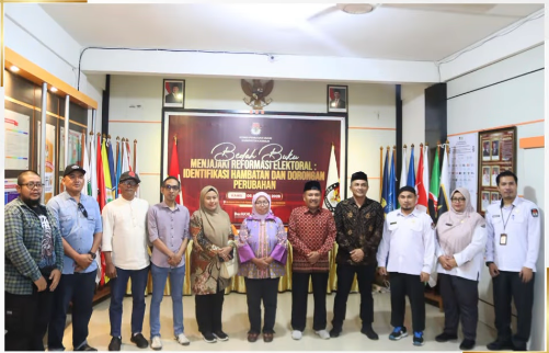 Perkuat Sinergi Antarlembaga, Bawaslu Kabupaten Karimun Hadiri Bedah Buku Reformasi Elektoral KPU Karimun