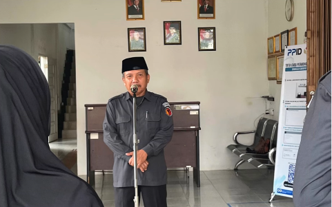 Awali Pekan dengan Kedisiplinan, Anggota Bawaslu Karimun Eko Purwandoko Ajak Jajaran Pegang Teguh Panca Prasetya KORPRI