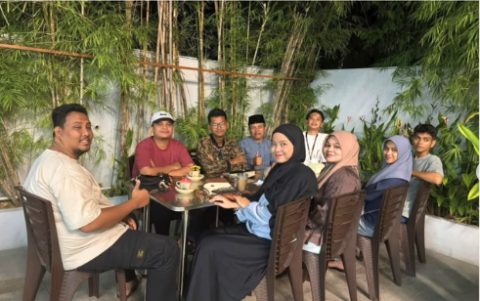 KARIMUN — Guna mewujudkan ekosistem pengawasan pemilu yang semakin inklusif dan kolaboratif, Badan Pengawas Pemilihan Umum (Bawaslu) Kabupaten Karimun kembali menggelar kegiatan diskusi strategis bersama para kader Pendidikan Pengawas Partisipatif (P2P) pada Senin (20/09/2026).  Program Pendidikan Pengawas Partisipatif (P2P) ini dirancang bukan sekadar sebagai forum edukasi formal biasa, melainkan berfungsi sebagai wadah taktis dalam membentuk komunitas pengawas mandiri. Para kader dipersiapkan agar siap tu