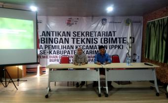 KOMISIONER BAWASLU KARIMUN HADIRI UNDANGAN KPU SEBAGAI PEMATERI