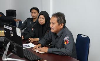 Koordiv Hukum Pencegahan Partisipasi Masyarakat dan Humas Bawaslu Kabupaten Karimun beserta staf menghadiri kegiatan Rakor P2H se-Kepulauan Riau