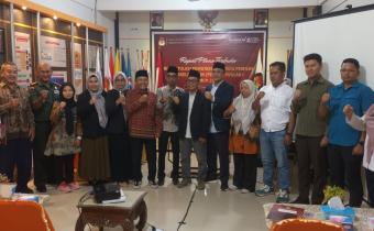Penyerahan Berita Acara Rapat Pleno Data Pemilih Berkelanjutan ke Bawaslu Kabupaten Karimun