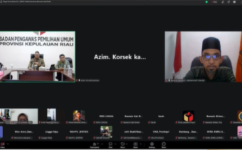 etua, Koordinator Sekretariat, beserta jajaran Staf Divisi Sumber Daya Manusia, Organisasi, Pendidikan, dan Pelatihan (SDMO-Diklat) Bawaslu Kabupaten Karimun menghadiri Rapat Koordinasi (Rakor) daring yang diselenggarakan oleh Bawaslu Provinsi Kepulauan Riau melalui platform Zoom Meeting