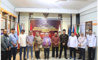 Perkuat Sinergi Antarlembaga, Bawaslu Kabupaten Karimun Hadiri Bedah Buku Reformasi Elektoral KPU Karimun