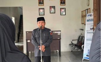 Awali Pekan dengan Kedisiplinan, Anggota Bawaslu Karimun Eko Purwandoko Ajak Jajaran Pegang Teguh Panca Prasetya KORPRI